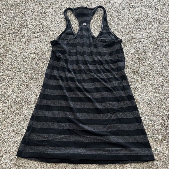 Lululemon Womens Black Gray Stripe Scoop Neck Racerback Athletic Tank Top Size 2 - Picture 4 of 4